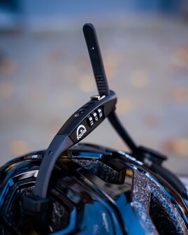 Fietsslot Squire Straplok Combi 10 | Cijferslot | Compact en ultra lichtgewicht_in sfeerbeeld3